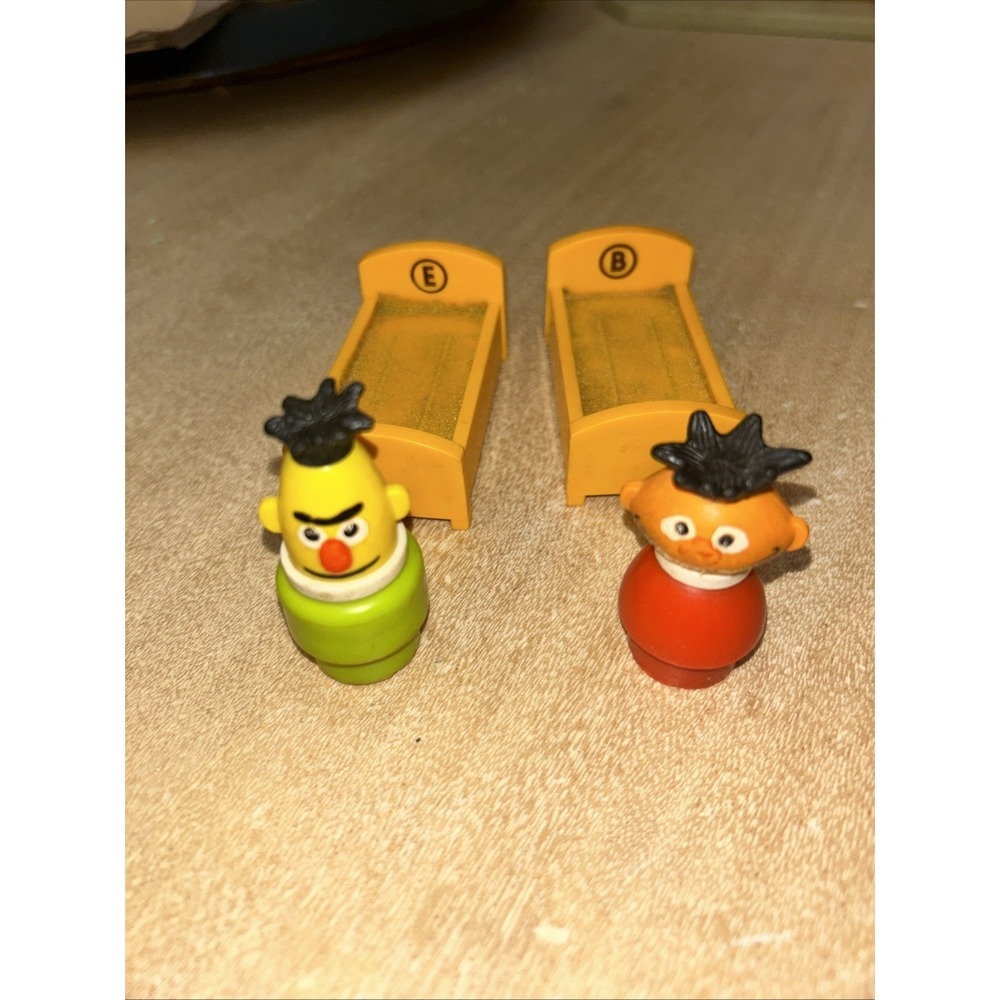 VTG Fisher Price Little People Sesame Street Bert and Ernie Lot Set Beds